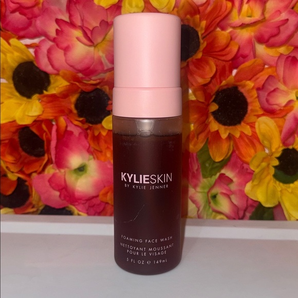 Kylie Skin Other - KYLIE SKIN by Kylie Jenner Foaming Face Wash